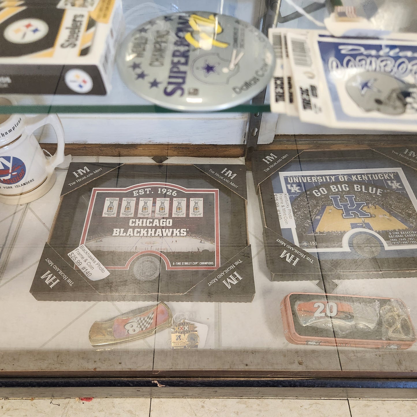 BLACKHAWKS CHAMPIONSHIP PICTURE and COIN